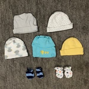 Baby Bundle: 5 Hats + 2 Pairs of Mittens